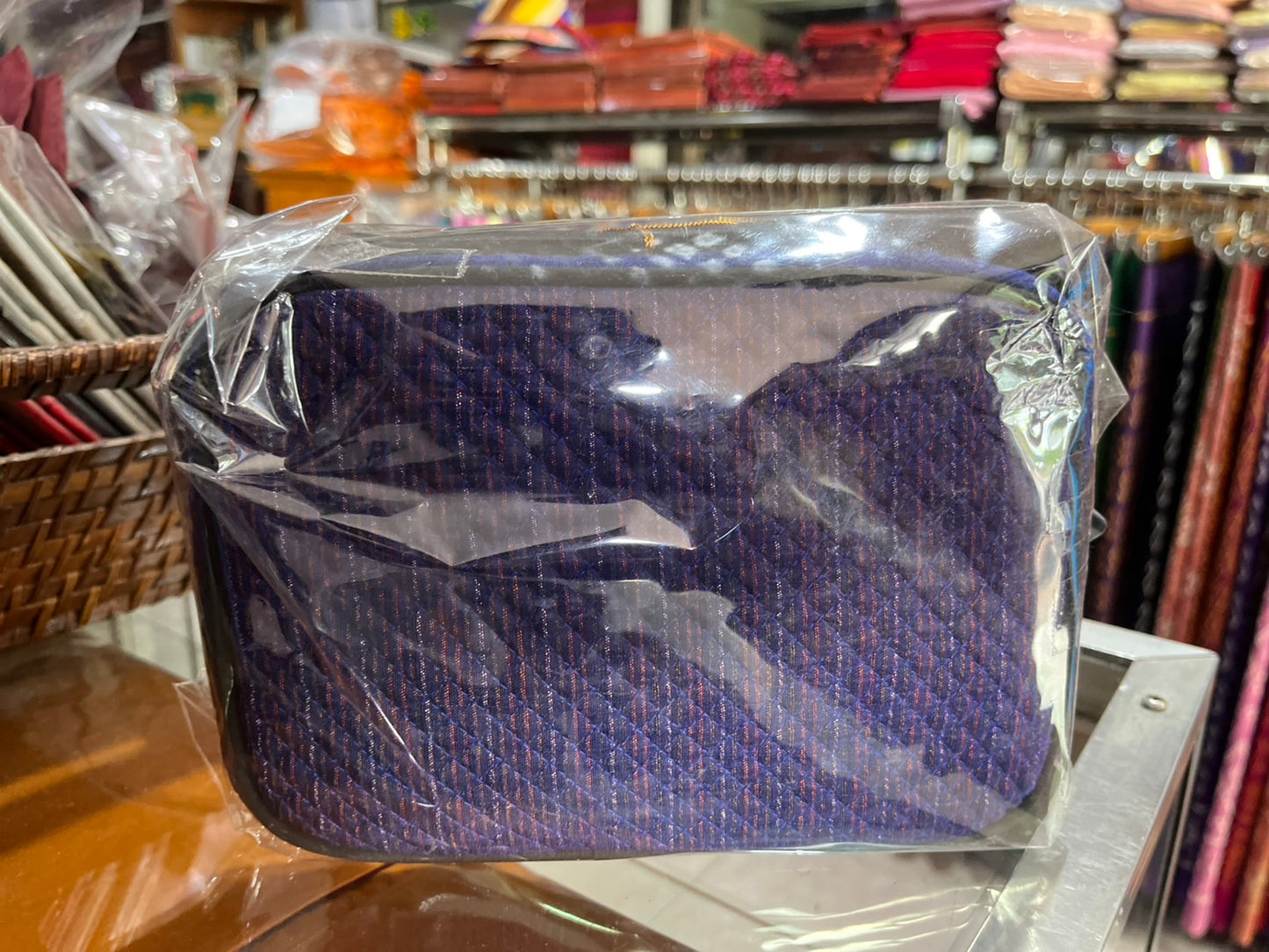 กระเป๋าถือ ผ้าไหมแท้ ขนาด 8x10นิ้ว สีม่วง รหัส GLC-NY-1226678