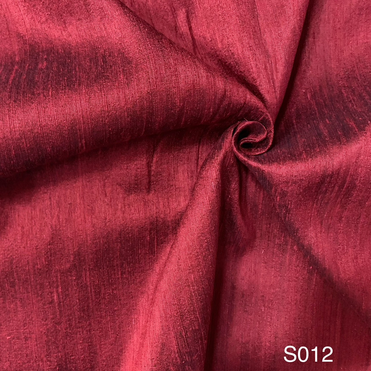 Thai Silk Plain Weave Coarse Handwoven Red Coarse texture (SKU-29589)