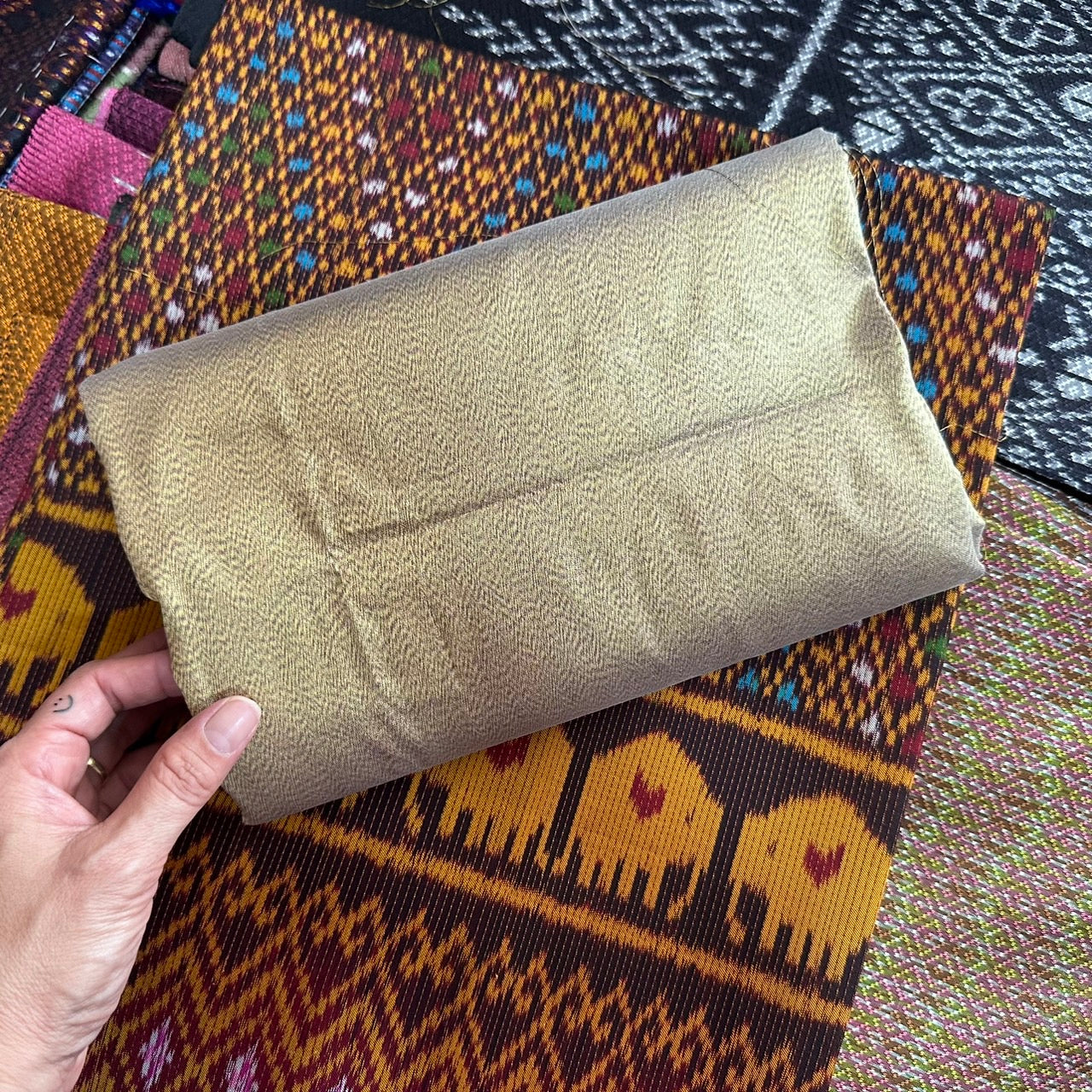 Thai Silk Iridescent / Shot Silk Gray (SKU-15632)