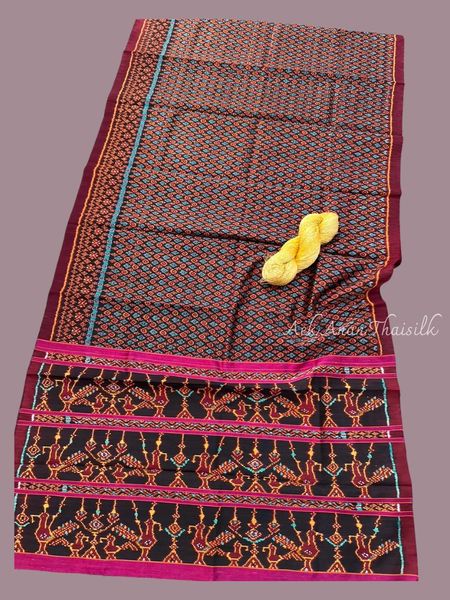 Sin Mudmee Sompakpoom Silk Battambang silk, 3-tako weave, size 1x4 yards, three-layered Nang Nok face, red background, code N9-AA-0530671518.