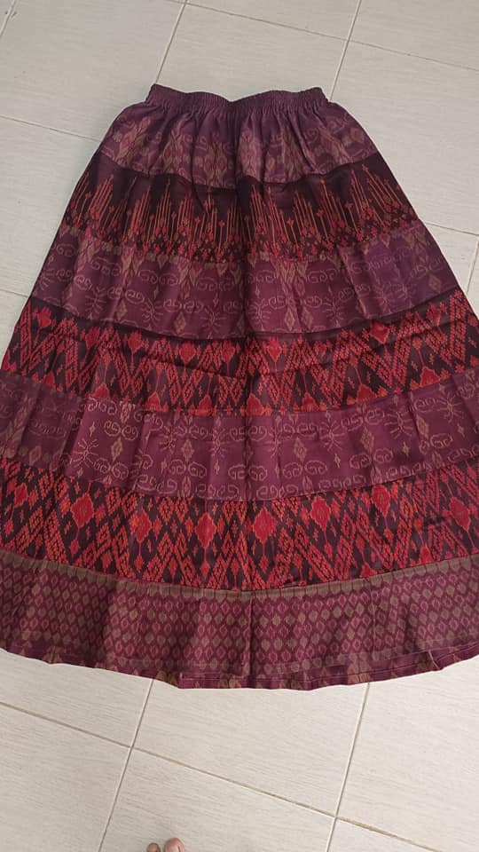 old silk skirt Sewing from pure hand-woven silk, purple-red color, code WM-ND-05046709036.