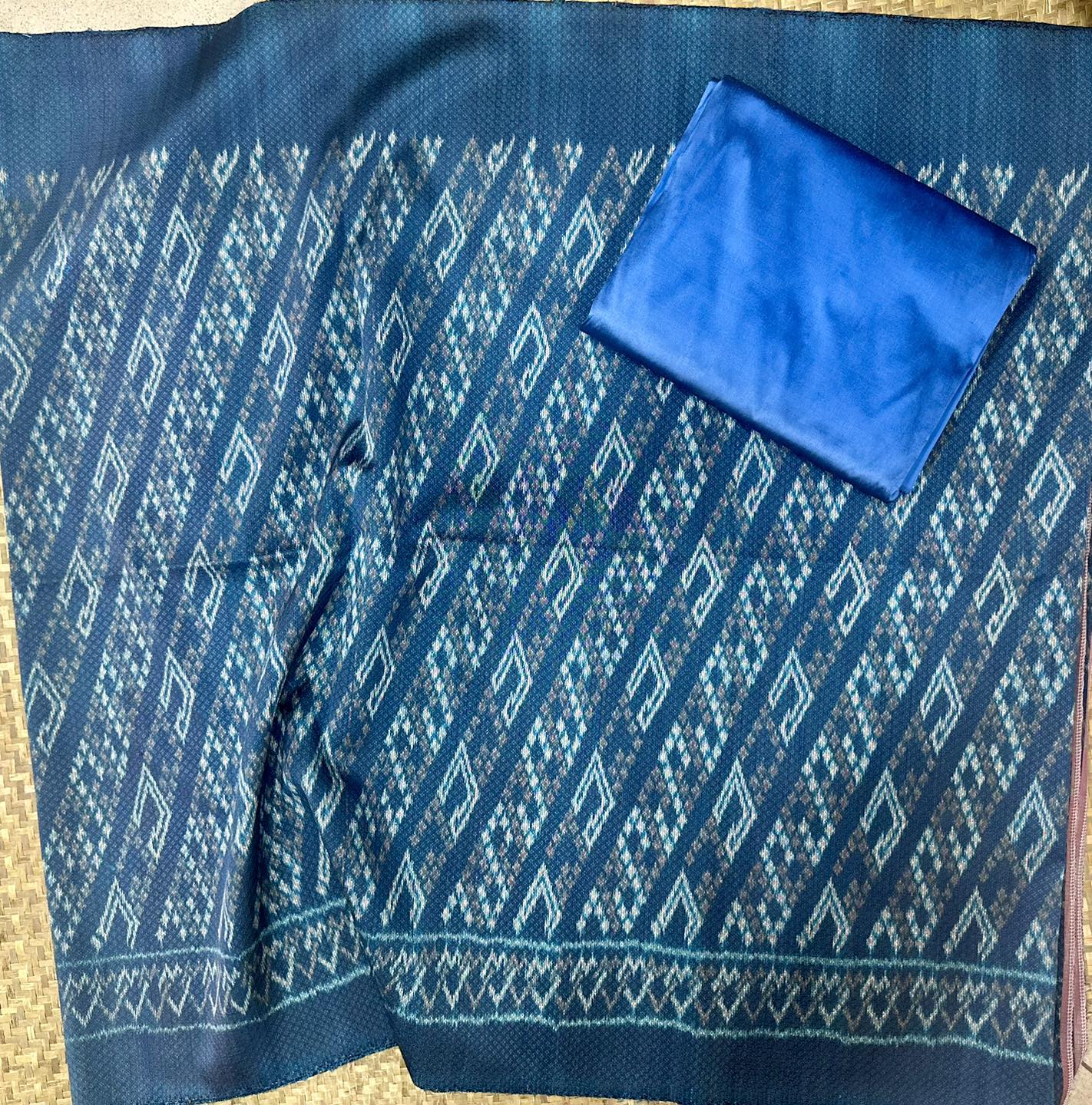 (Dress fabric) Mudmee silk, woven with squirrel tail inserts (2 meters of patterned fabric + 2 meters of plain color), Siriwachiraporn pattern, shades of blue, code L8A-AA-06046715167