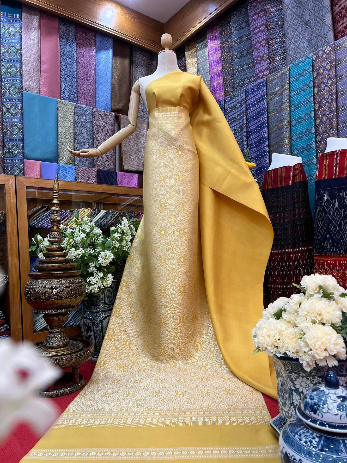 (Dress cloth) Praewa silk Cut a pattern set, size 73x500cm (pattern 2.3 meters + background color 2.7 meters), yellow background, code P10-BM-06206711597.