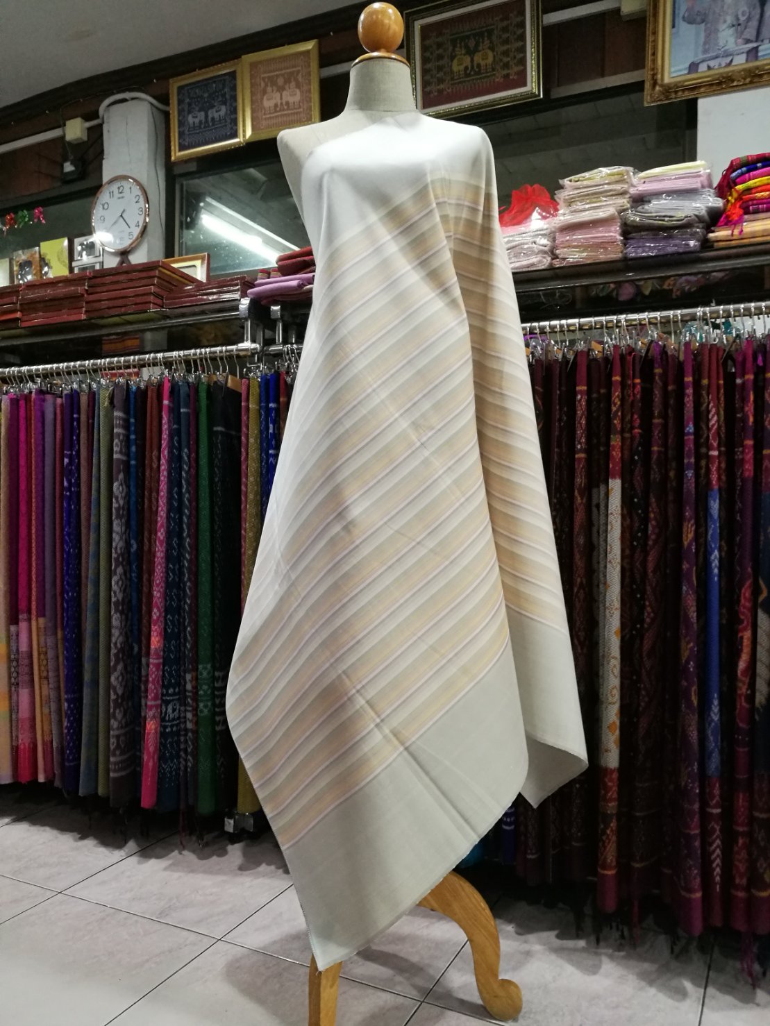 Genuine silk skirt, smooth texture, size 1x2 yards, San Kamphaeng pattern, Lanna pattern, cream-beige color, code B8-NY-01116721