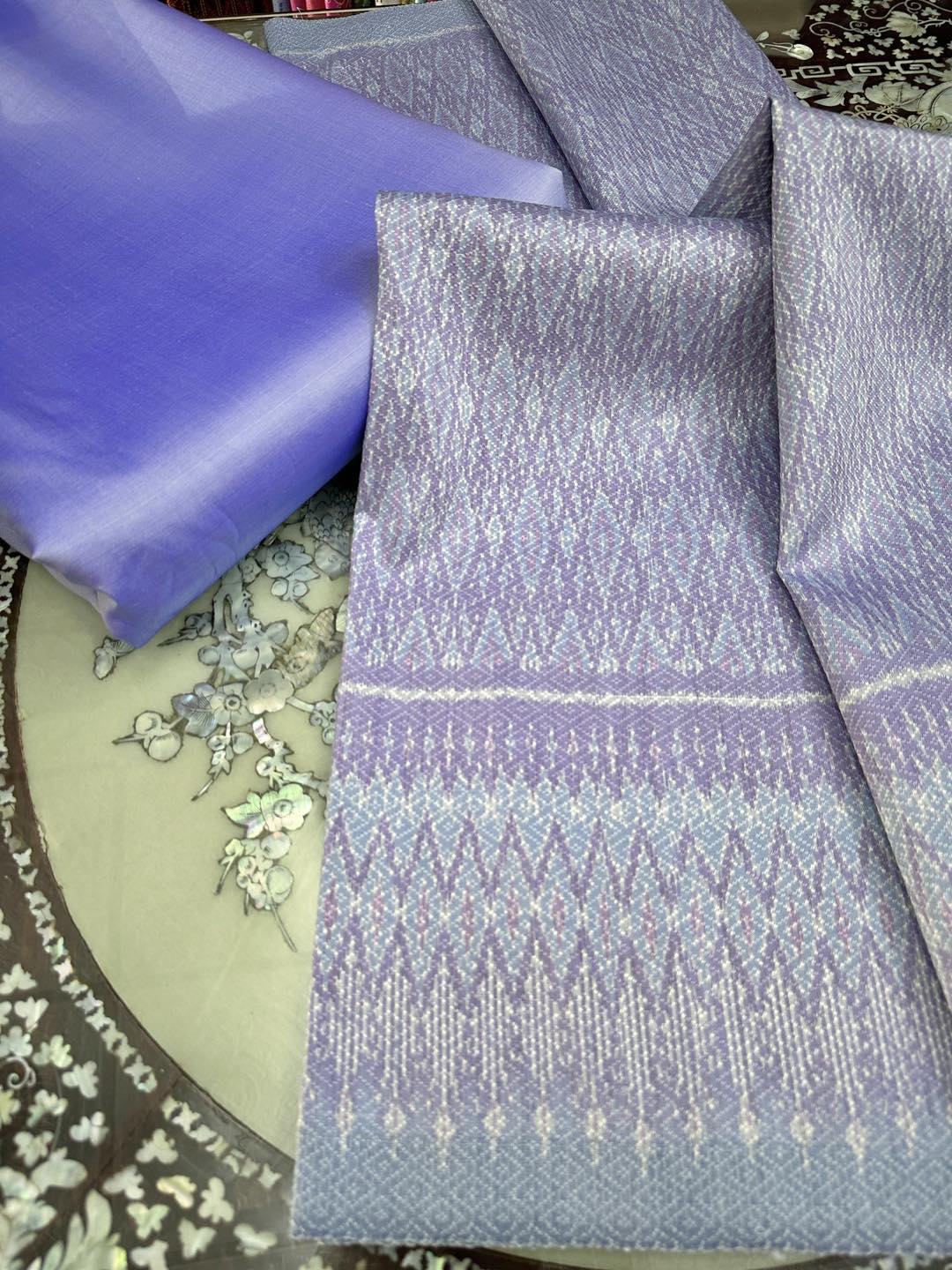 (Dress fabric) Mudmee silk, Yok Dok Luk Kaew, natural color (patterned fabric 2 meters + solid color 2 meters), shade of light indigo purple, code L8A-ST-06186704