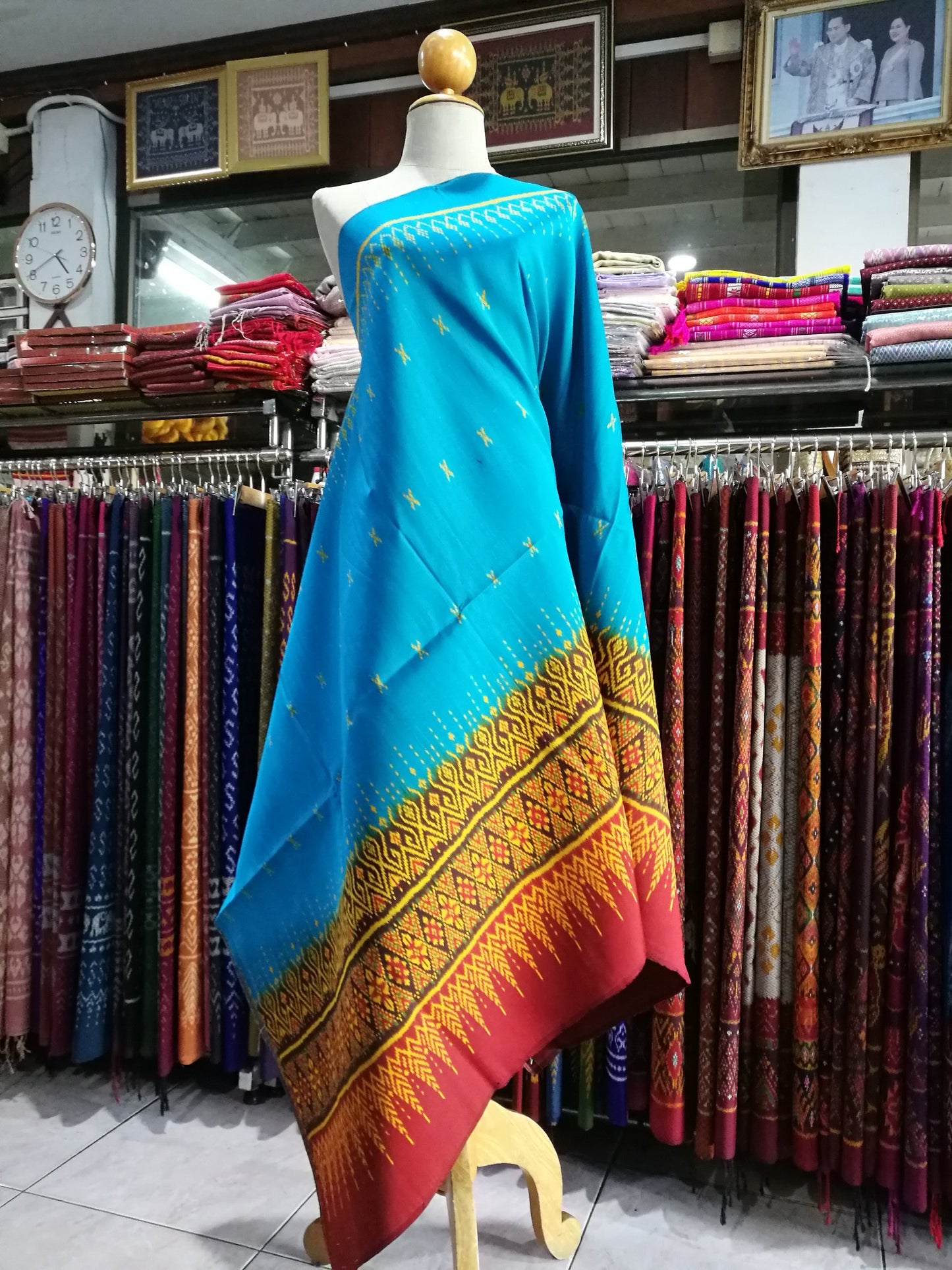 Mudmee silk skirt, real silk, 3 tako, Expressway pattern, bottom bottom, size 1x2 meters, blue background, code R2Q-NY-01306728