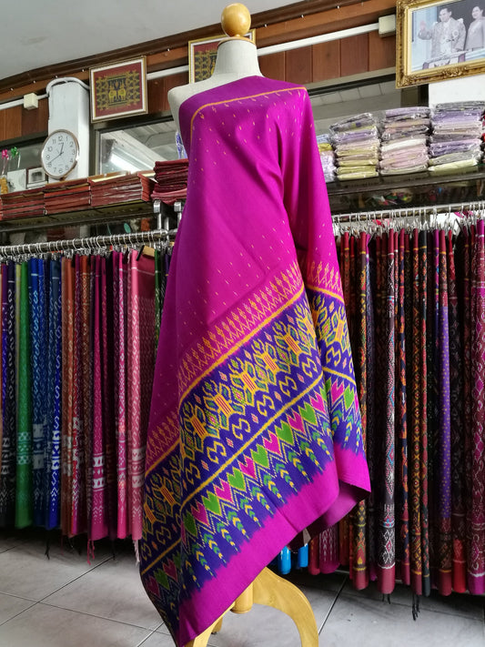 Mudmee silk sarong, pure silk, 3 tako, size 1x2 meters, expressway pattern, bottom bottom, fuchsia pink background, code R2Q-NY-0130676