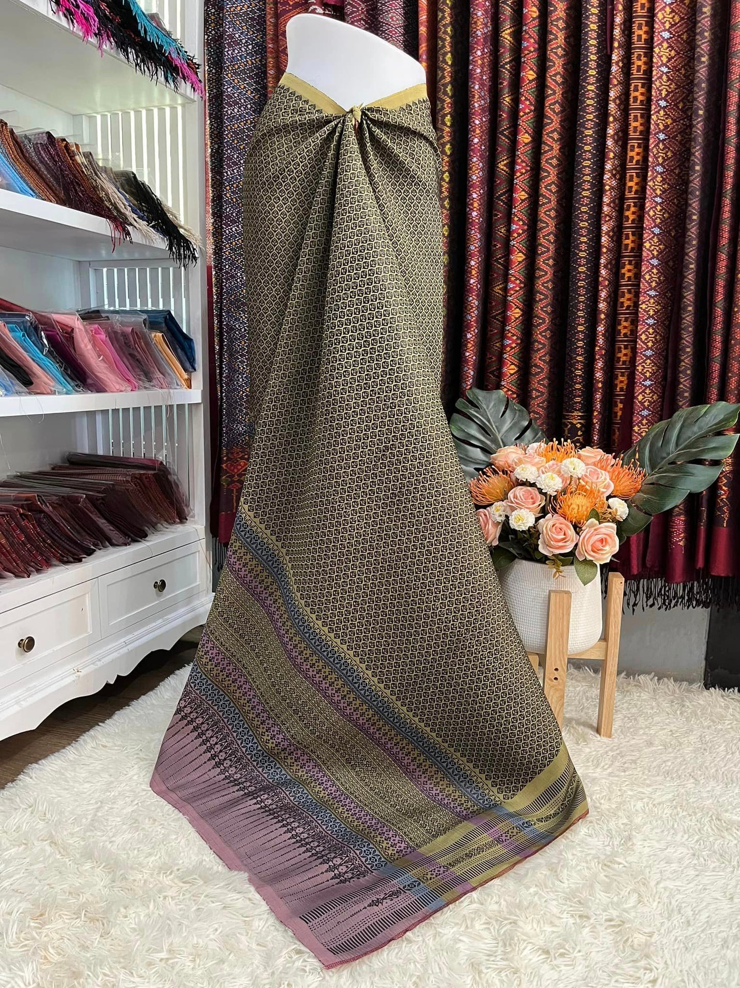 Surin silk skirt, size 1x2 meters, green background, code N11-PS082466130411