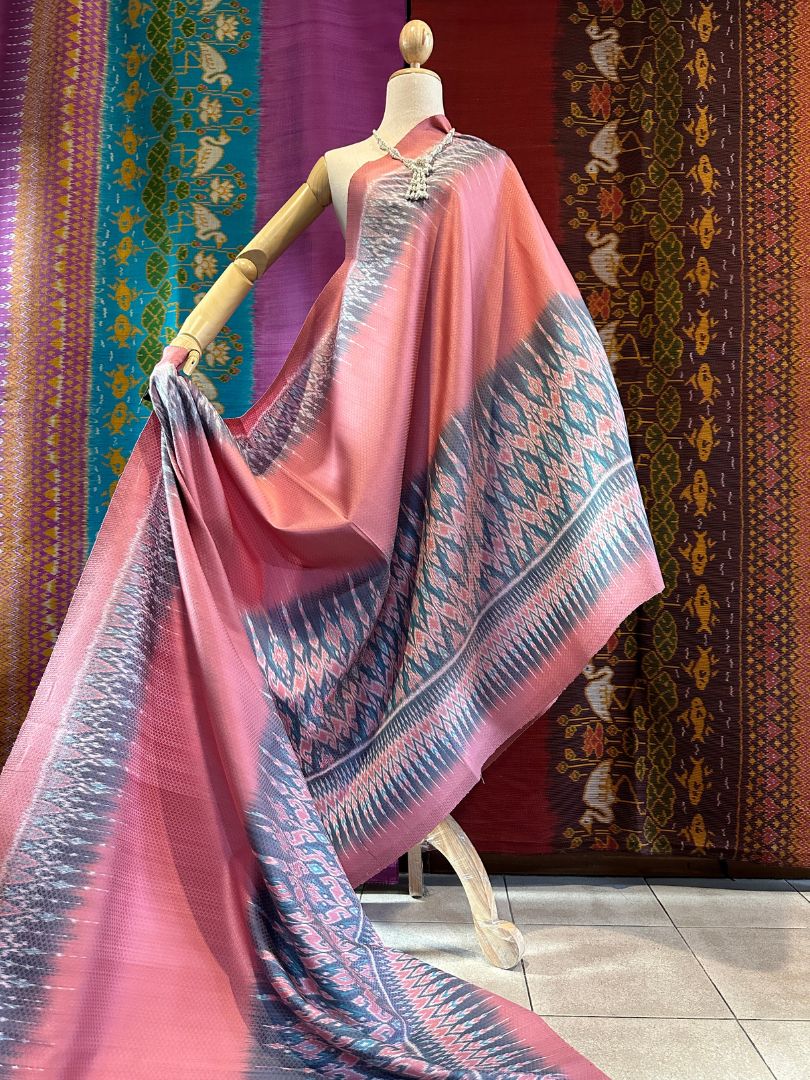 Mudmee silk skirt, natural color, real silk, 6 tako, woven, size 1x2 meters, expressway pattern, old rose pink background, code L1-AA0310662.