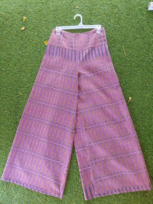 old silk pants Made from real silk, has side pockets, has a side zipper, has a smock at the back, waist 28-34, hips 40, shade of pink, code WT-ND-04306702.