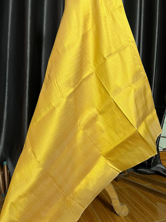 Surin silk skirt, real silk, size 1x2 meters, yellow background, small Pikun flower pattern. N11-32-1117661