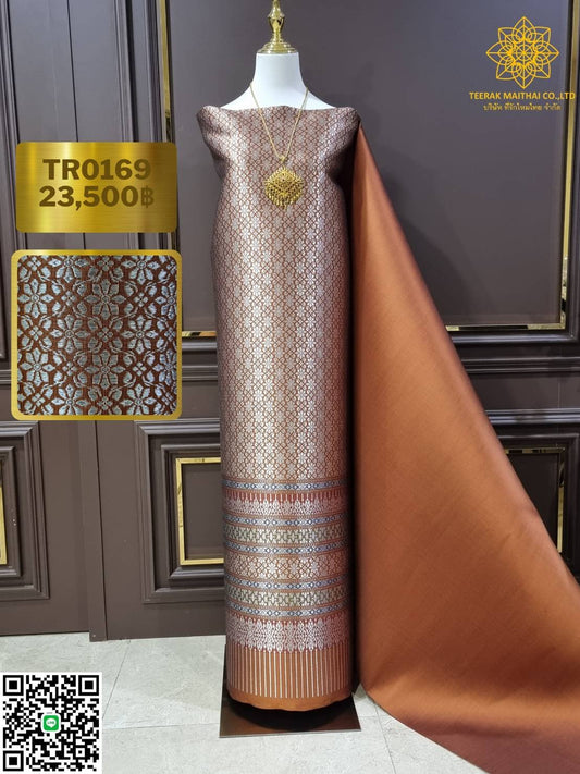 (Dress cloth) Lamphun silk, caramel brown, raised flowers, silver thread (solid color 2 meters + pattern 2.4 meters), brown, code N90-29-TR0169