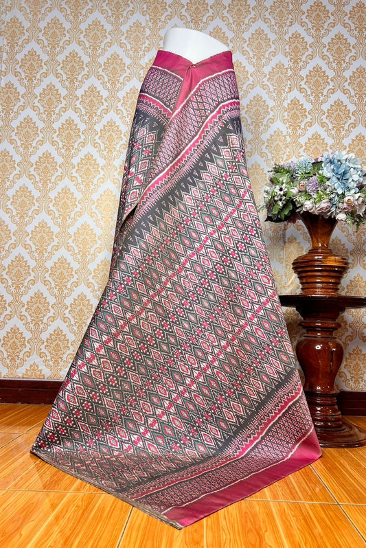 Mudmee silk sarong, 3 tako, size 1x2 meters, pink background, code R2Q-KN-06096717377