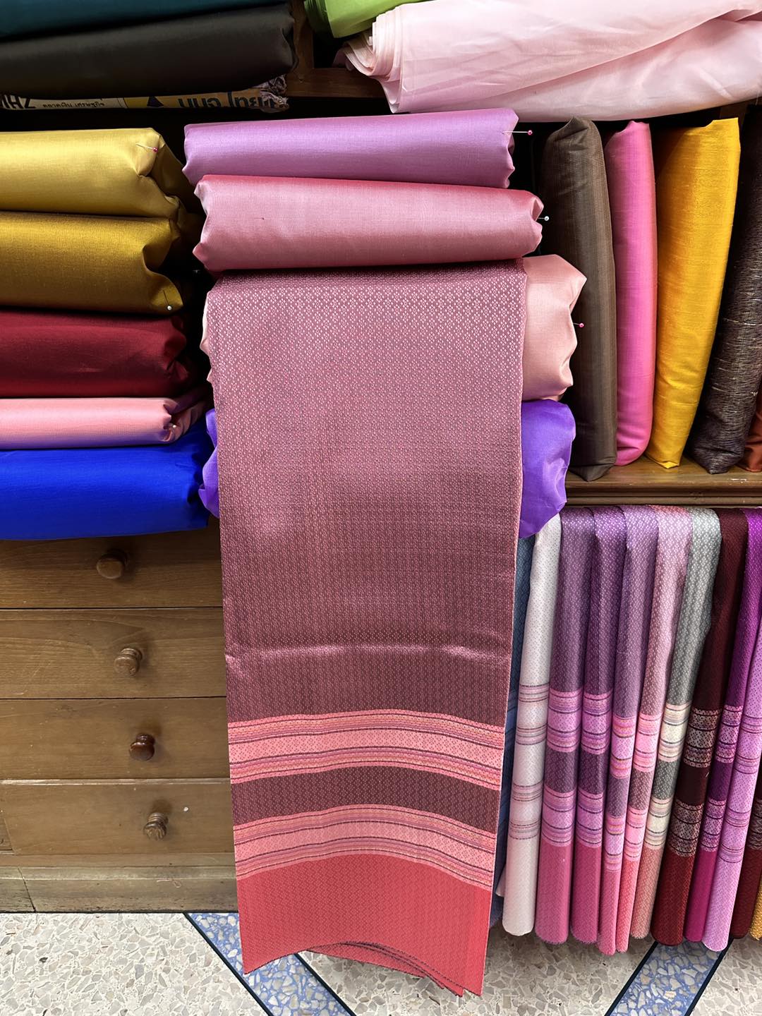 (Dress cloth) plain colored silk with stripes (2 yards of plain cloth + 2 yards of sarong) red-pink shade, code BC-ST-0629671126