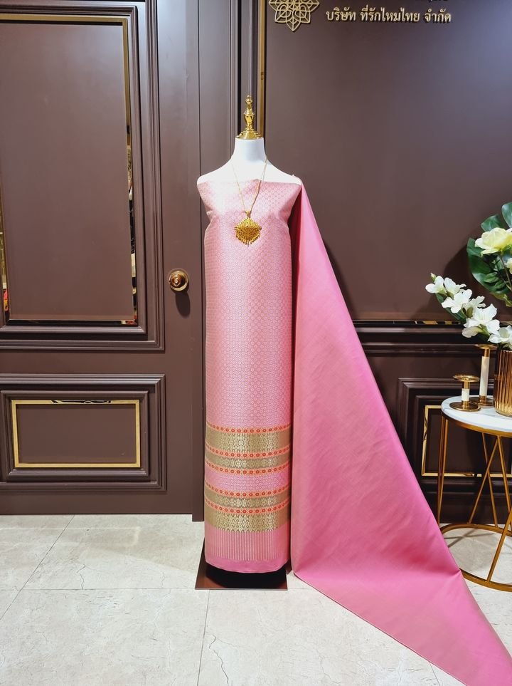 (Dress cloth) Lamphun Yok Dok silk Pink gold tinsel, separated by gold tinsel (base color 2 meters + pattern 2.4 meters), pink, code N90-29-S0003