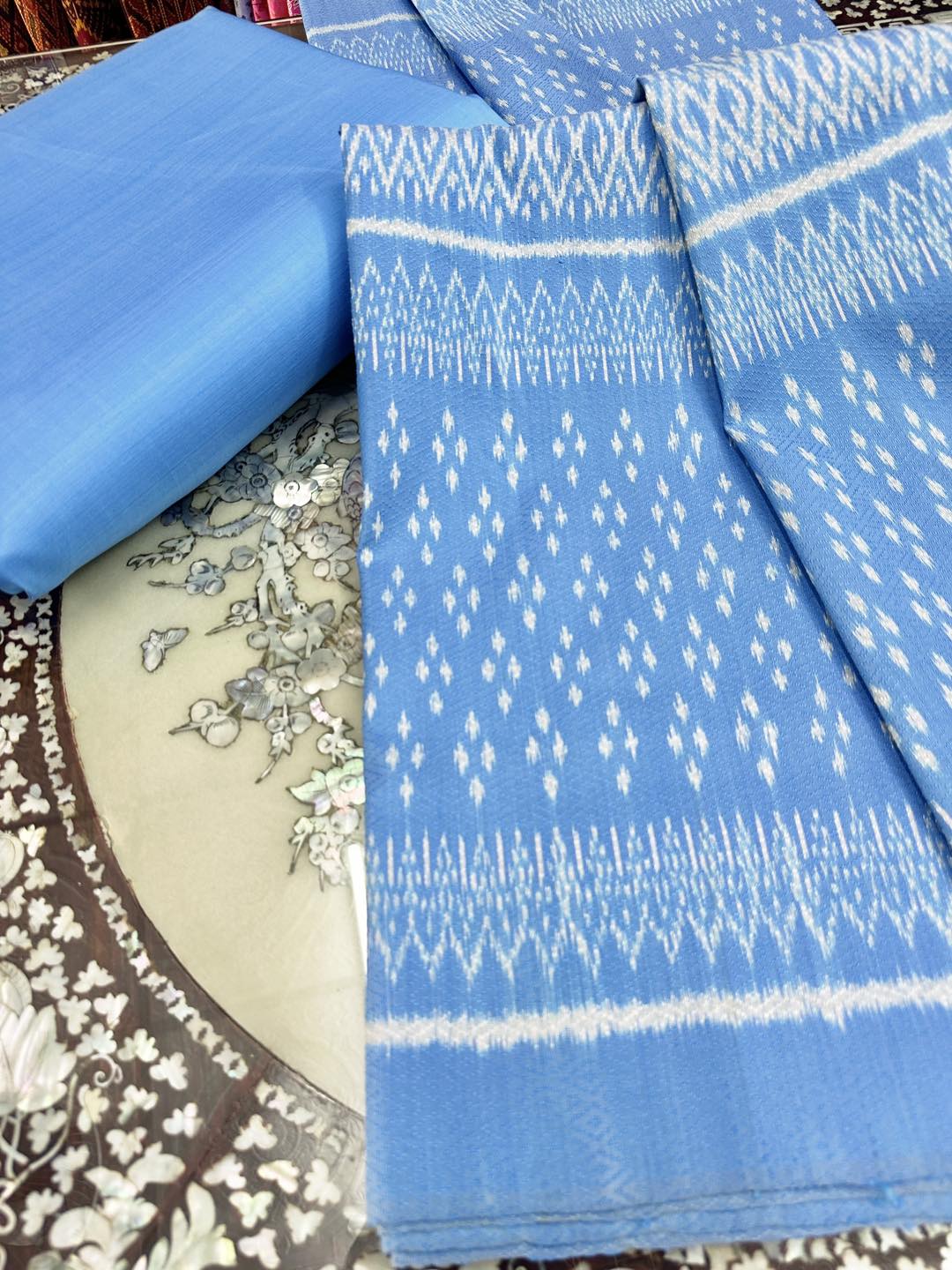 (Dress fabric) Mudmee silk, Yok Dok Luk Kaew (patterned fabric 2 meters + plain color 2 meters), shade of clear blue, code L8A-ST-06186703