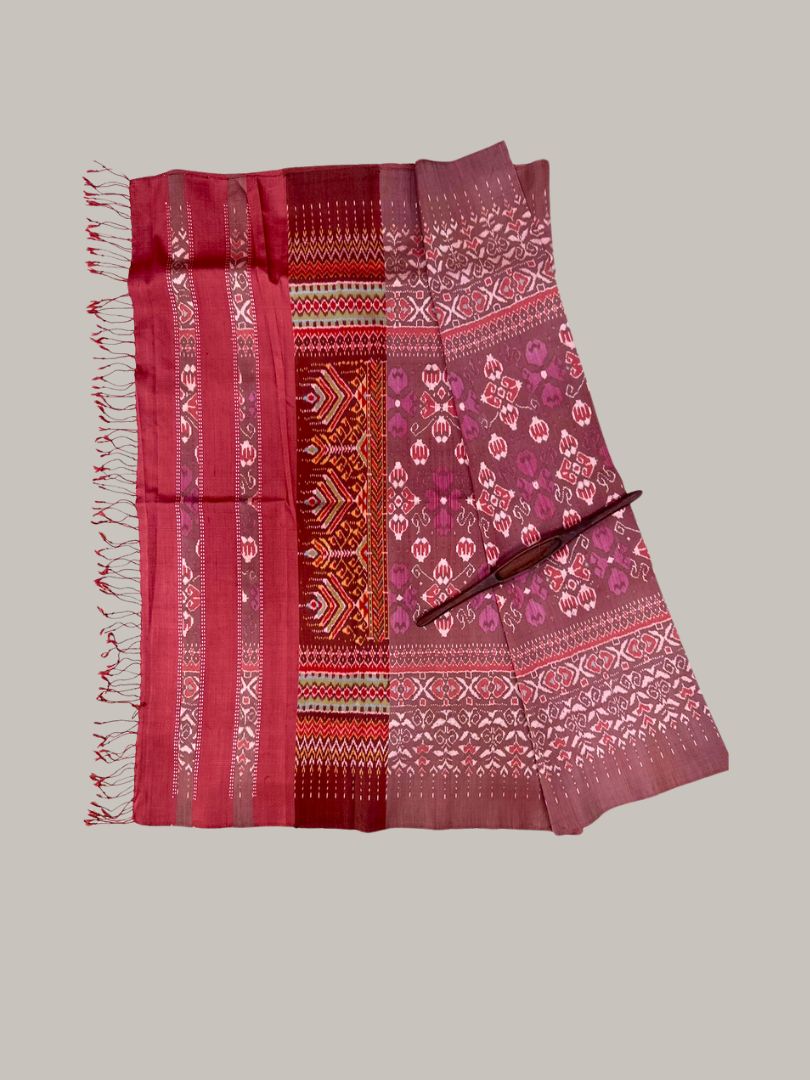 Mudmee silk sarong, real silk, natural color, 3 tako, woven on a roller coaster, with a ruffle hem, size 1x2 meters, Raksakanya flower pattern. Pink shrimp paste floor, code PCS-AA-01236717494