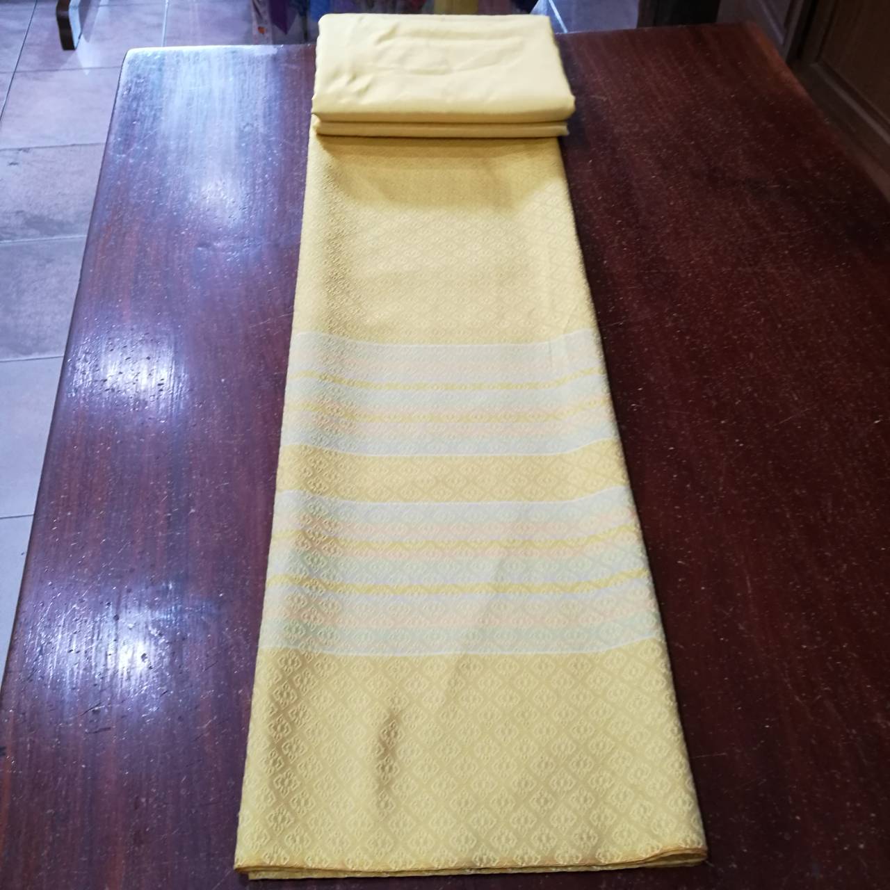 (Dress cloth) plain colored silk with stripes (2 yards of plain cloth + 2 yards of sarong) light yellow shade, code B7C-NY -0603677