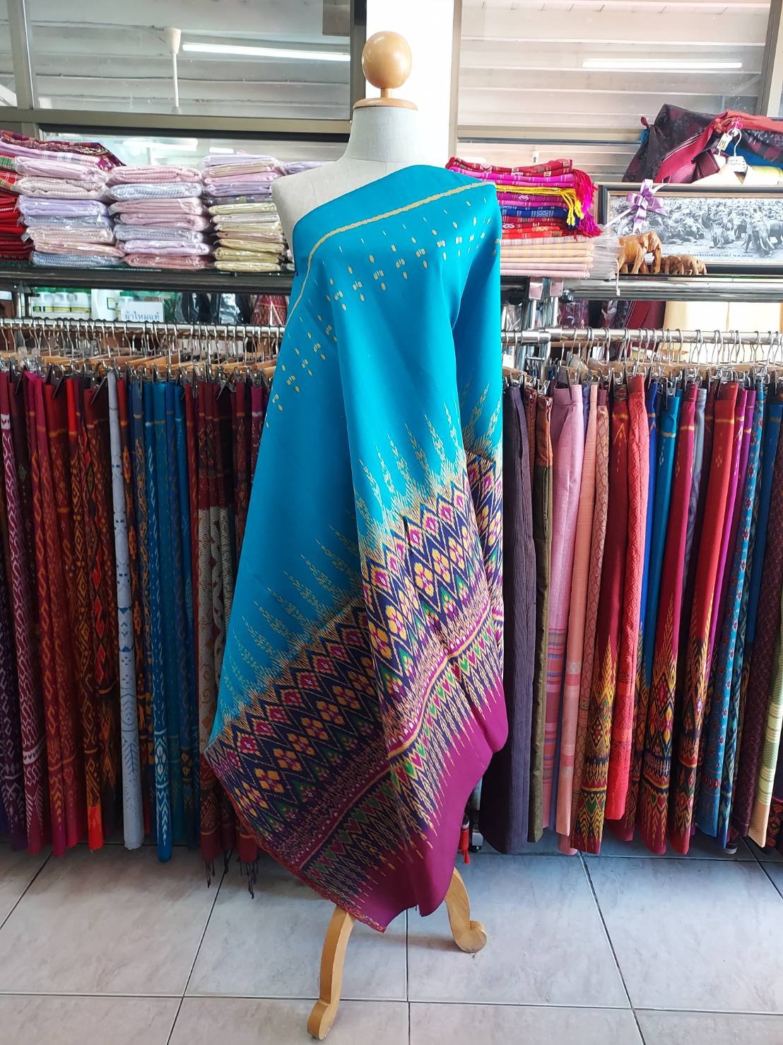 Mudmee silk skirt, real silk, 3 tako, Expressway pattern, bottom bottom, size 1x2 meters, blue background, code R2Q-NY-01306722