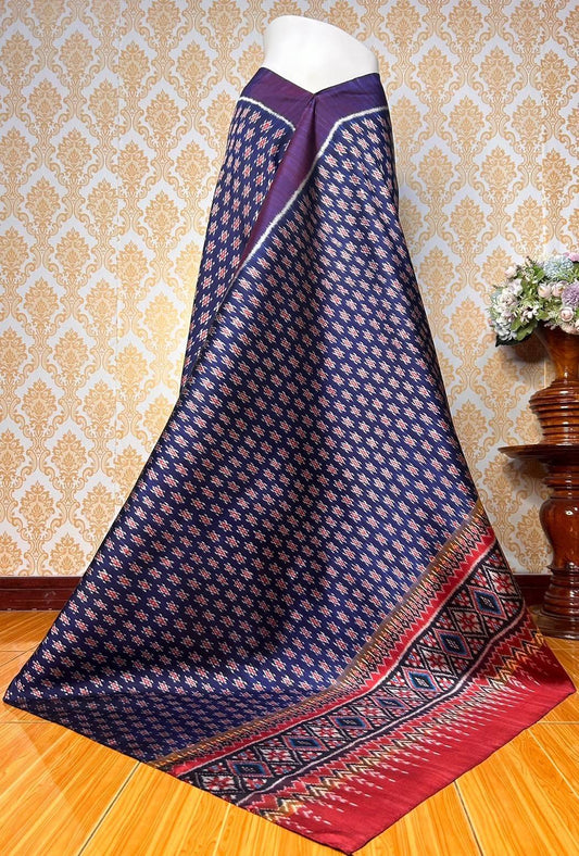 Mudmee silk sarong, 3 takor, size 1x2 meters, little turtle pattern, navy blue background, code R2Q-KN-0511671936