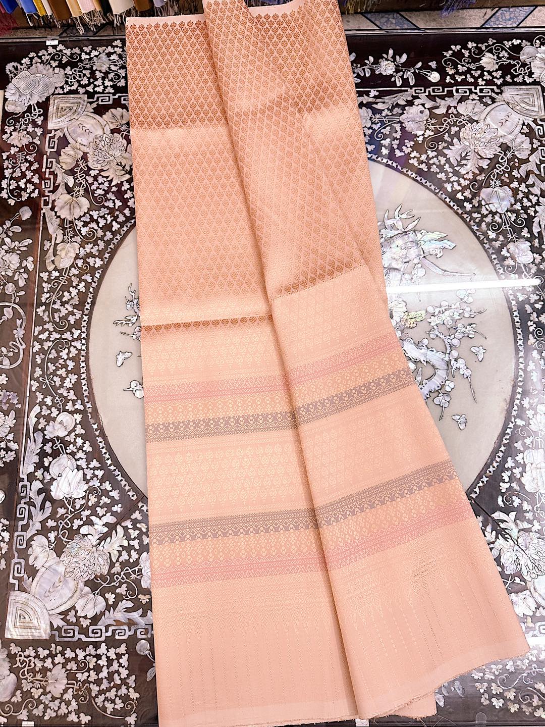 Surin silk skirt, 100% pure silk, 32 tako, size 1x2 meters, light orange background, code N11-ST-0121671