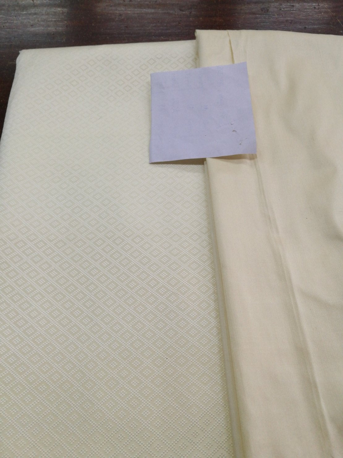 (Dress cloth) plain colored silk, can be cut 1 set (2 yards of plain cloth + 2 yards of sarong), ivory cream color, code BC-NY0916662