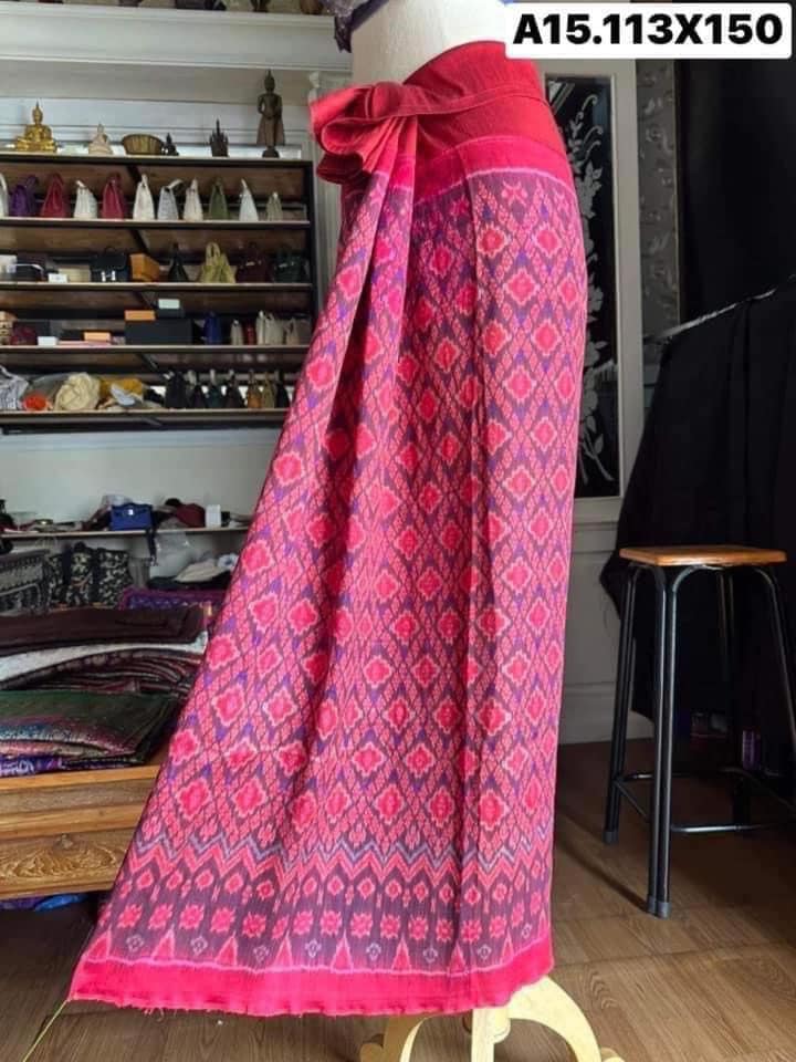 Battambang skirt, Baan Sao Hand silk, natural color, size 113x150cm, red, code N9-SIL-A15