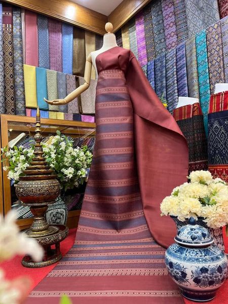 (Dress cloth) Praewa silk Cut a pattern set, size 63x500cm (pattern 2.3 meters + background color 2.7 meters), red-brown background, code P10-BM-06076709131