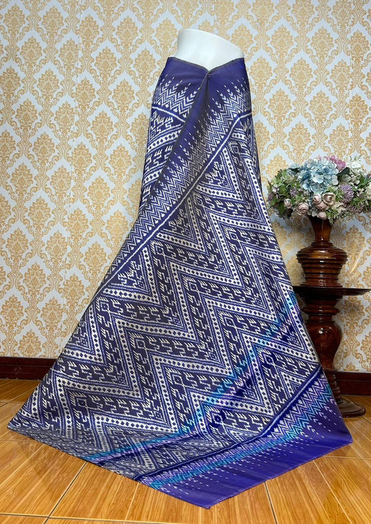 Mudmee silk sarong, 3 takor, size 1x2 meters, Naga bandai pattern, indigo background, code R2Q-KN-0509672132