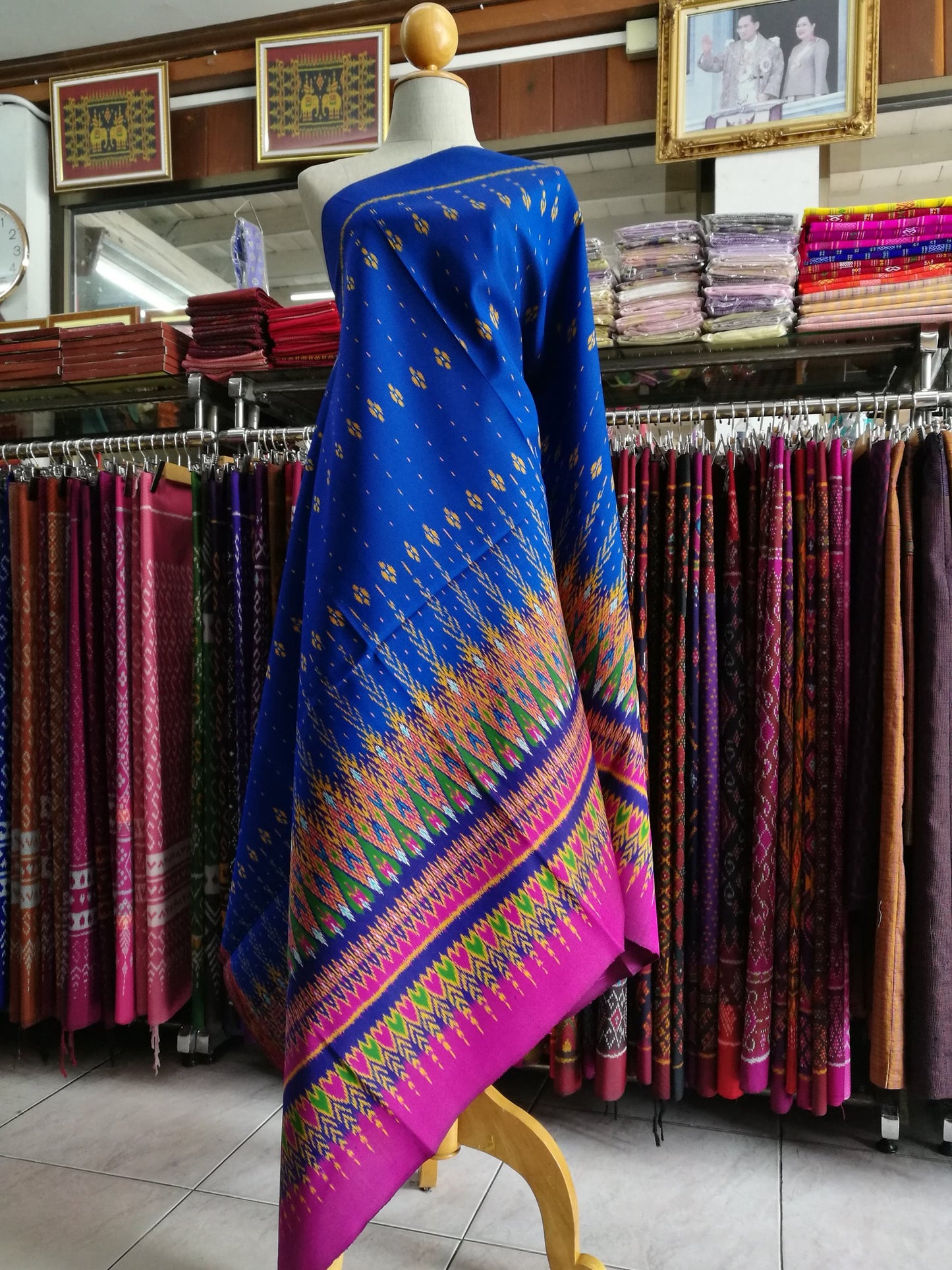 Mudmee silk skirt, real silk, 3 tako, Expressway pattern, bottom bottom, size 1x2 meters, blue background, code R2Q-NY-01306713