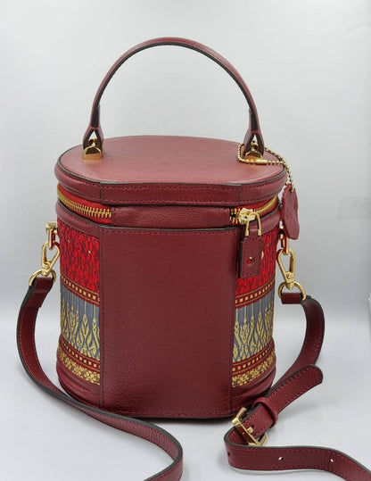 กระเป๋าถือ ผ้าไหมยกดอกลำพูน ขนาด ขนาด 6×7×6นิ้ว สีแดงเลือดหมู รหัส GLA-29-B003