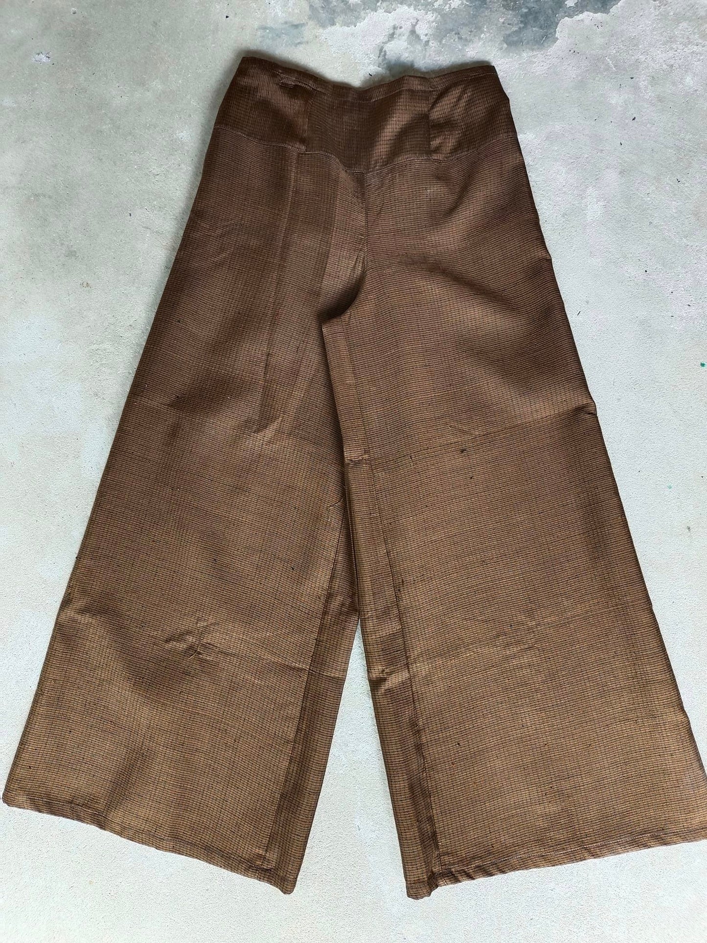 old silk pants Sewing from real silk, has side pockets, has a side zipper, and has a smock at the back of the waist. 28-30 hips 38-40, shade of brown, code WT-ND0629661