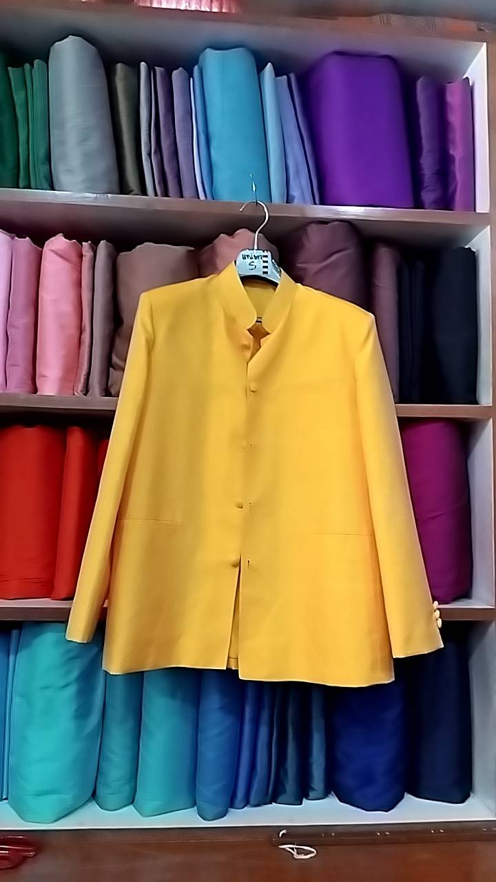 Suit shirt, royal collar, long sleeves, made from chili pepper flowers, real silk, yellow flowers, size S, chest 40 inches, code DM-NY-0916671143