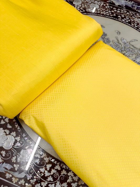 (Set cloth) Solid colored silk, can be cut in 1 set (2 meters of plain cloth + 2 meters of sarong), shade of yellow, Dok Koon, code BC B5-0094+Ban Mee Mai Silk D-60049