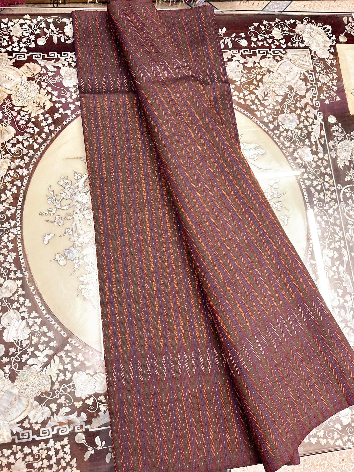 Sin, Mudmee silk, real silk, natural color, 3 tako, size 1x2 meters, Holpan Teed, dark red, classic tamarind seed, code R1A-ST-1213661454