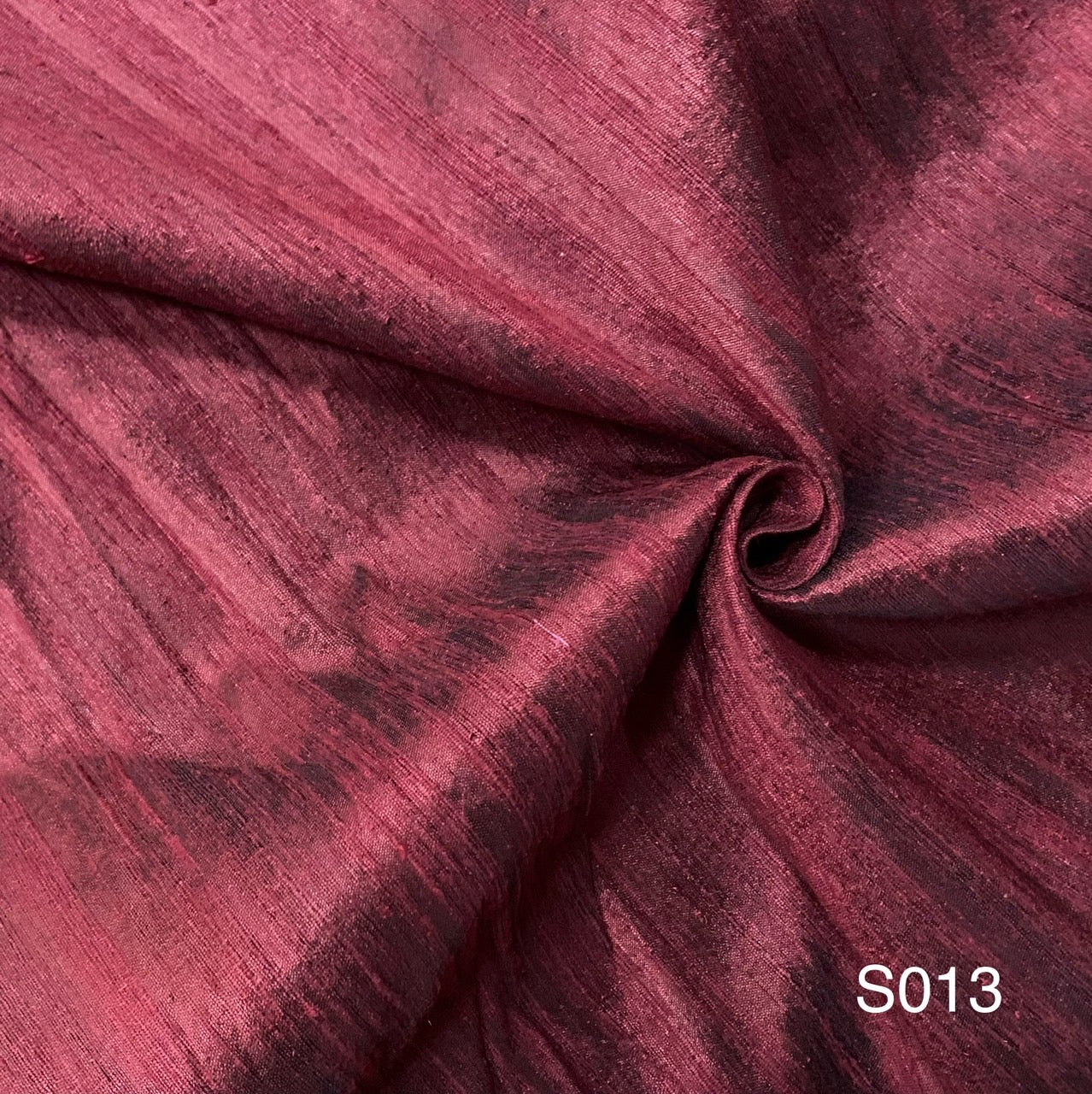 Solid-colored silk, home-made silk with silk threads, thick texture, real silk, red, cut and sold by the yard, code D-AA-S013.