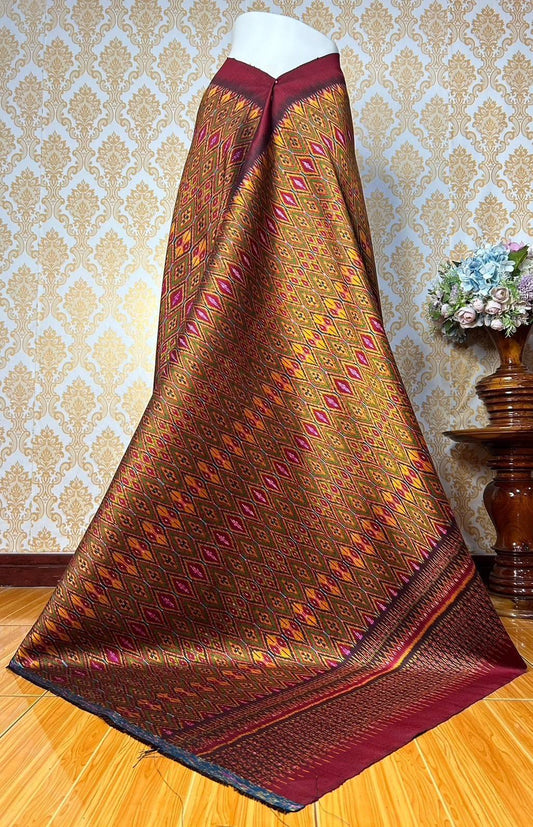 Mudmee silk sarong, 3 takor, anchor chain, size 1x2 meters, eggplant flower pattern, brown background, code R2Q-KN-0511671933