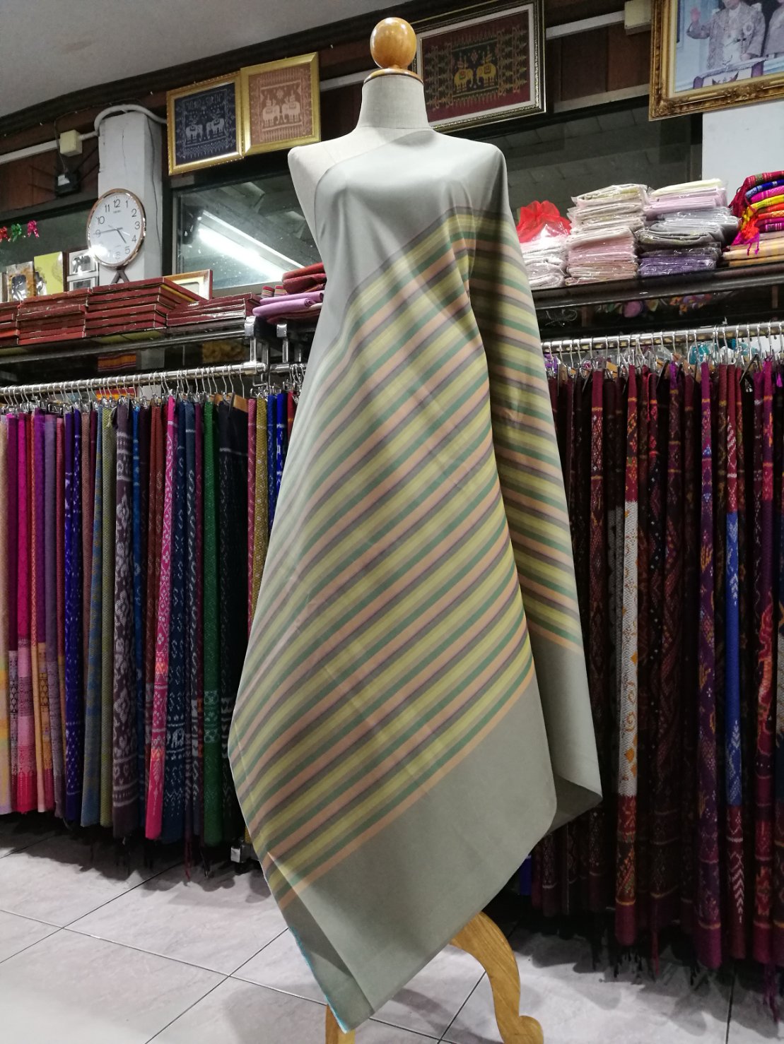 Genuine silk skirt, smooth texture, size 1x2 yards, San Kamphaeng pattern, Lanna pattern, green-gray, code B8-NY-01116718