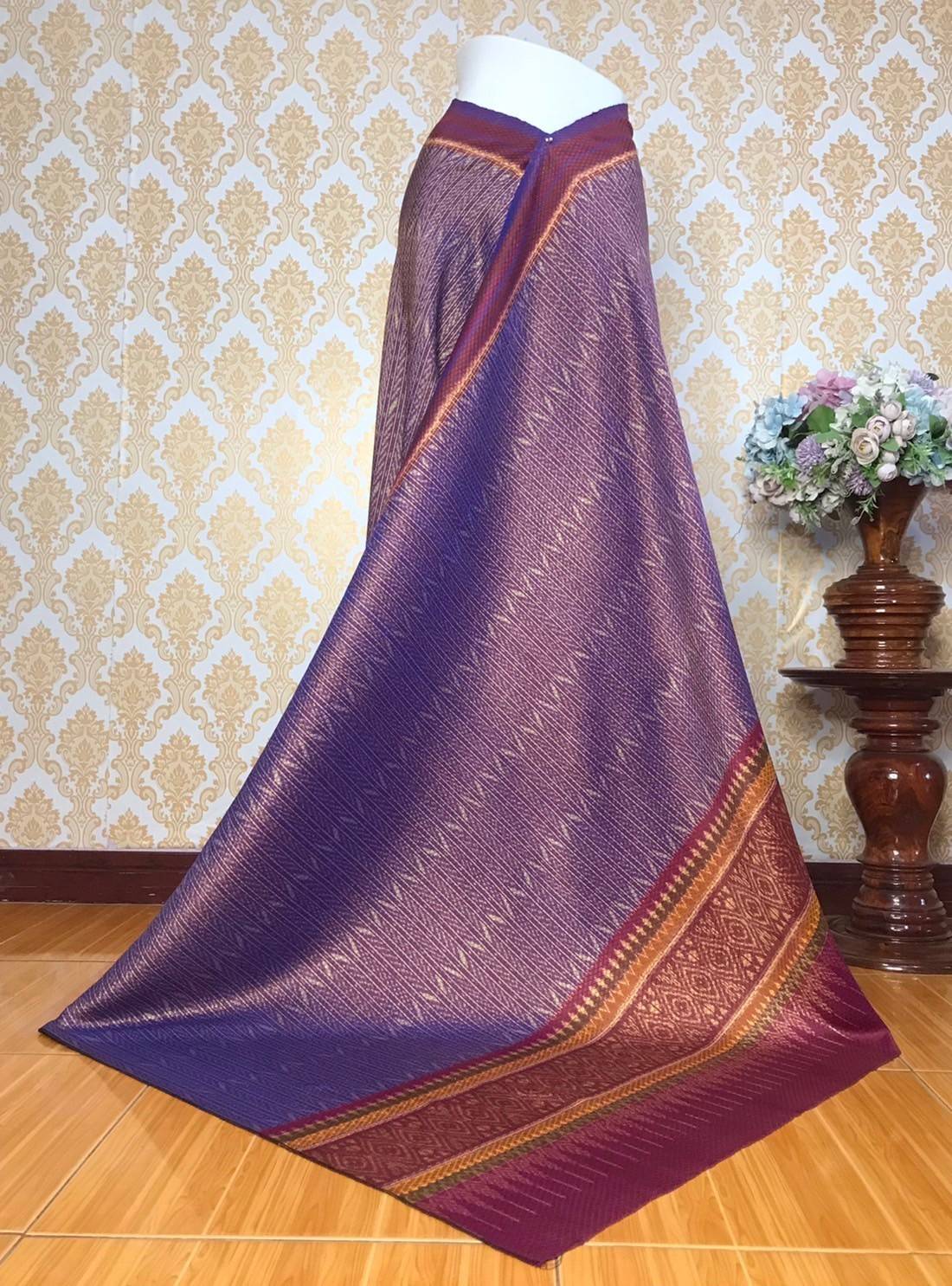 Mudmee silk sarong, real silk, 6 tassels, 5-star work, size 1x2 meters, hole pattern, purple and red background, code R1A-KN-0430671831