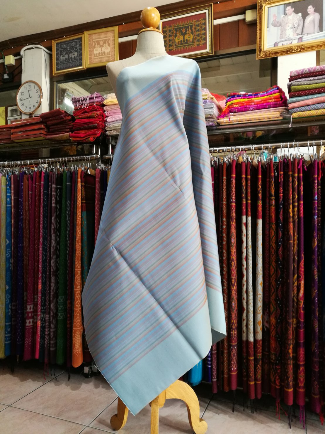 Genuine silk skirt, smooth texture, size 1x2 yards, San Kamphaeng pattern, Lanna pattern, blue-gray color, code B8-NY-01116720.