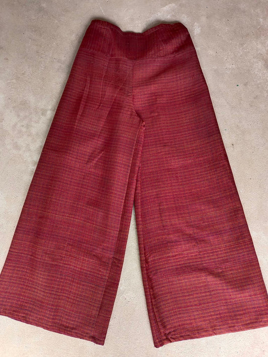 old silk pants Sewing from real silk, has side pockets, has a side zipper, and has a smock at the back of the waist. 28-30 hips 38-40 Reddish brown shade, code WT-ND0629663