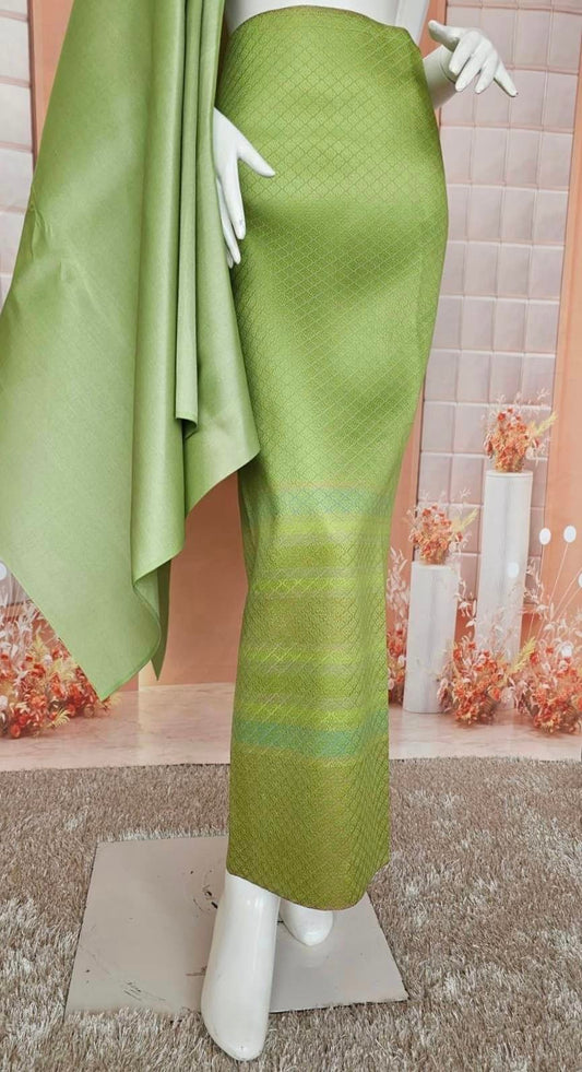 (Dress cloth) plain colored silk with stripes (2 yards of plain cloth + 2 yards of sarong) shade of green, code B7C-SN-0406163019