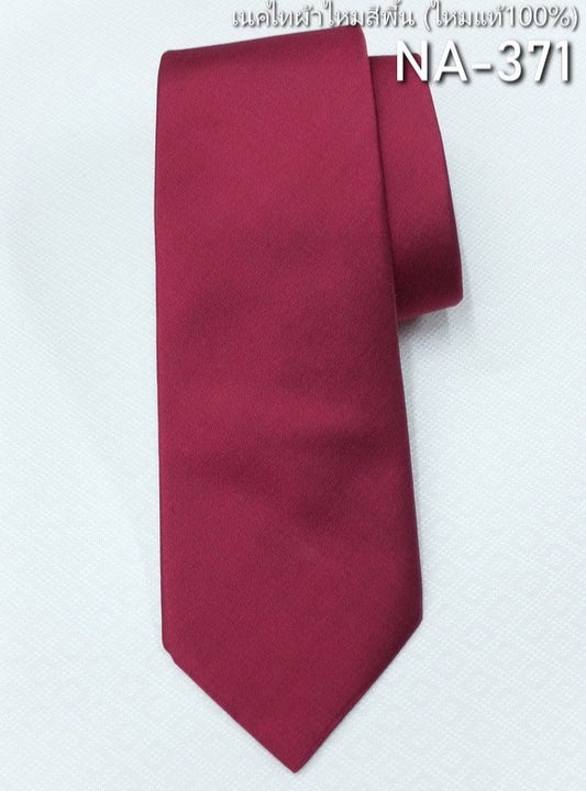 Solid colored silk necktie, smooth texture, dark red, code NA-371.