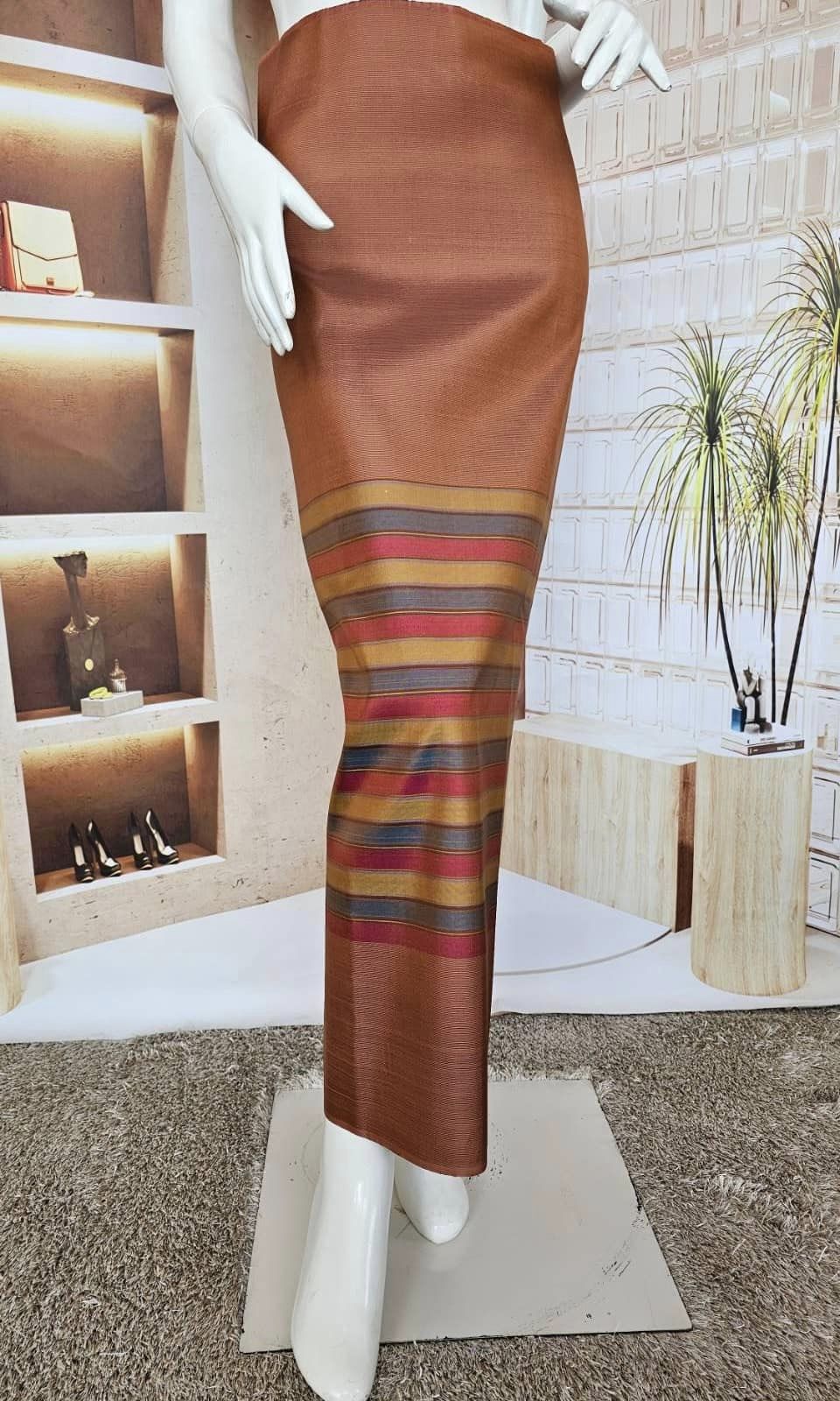 Genuine silk skirt, smooth texture, size 1x2 yards, San Kamphaeng pattern, Lanna pattern, brown, code B8-SN-121566110129