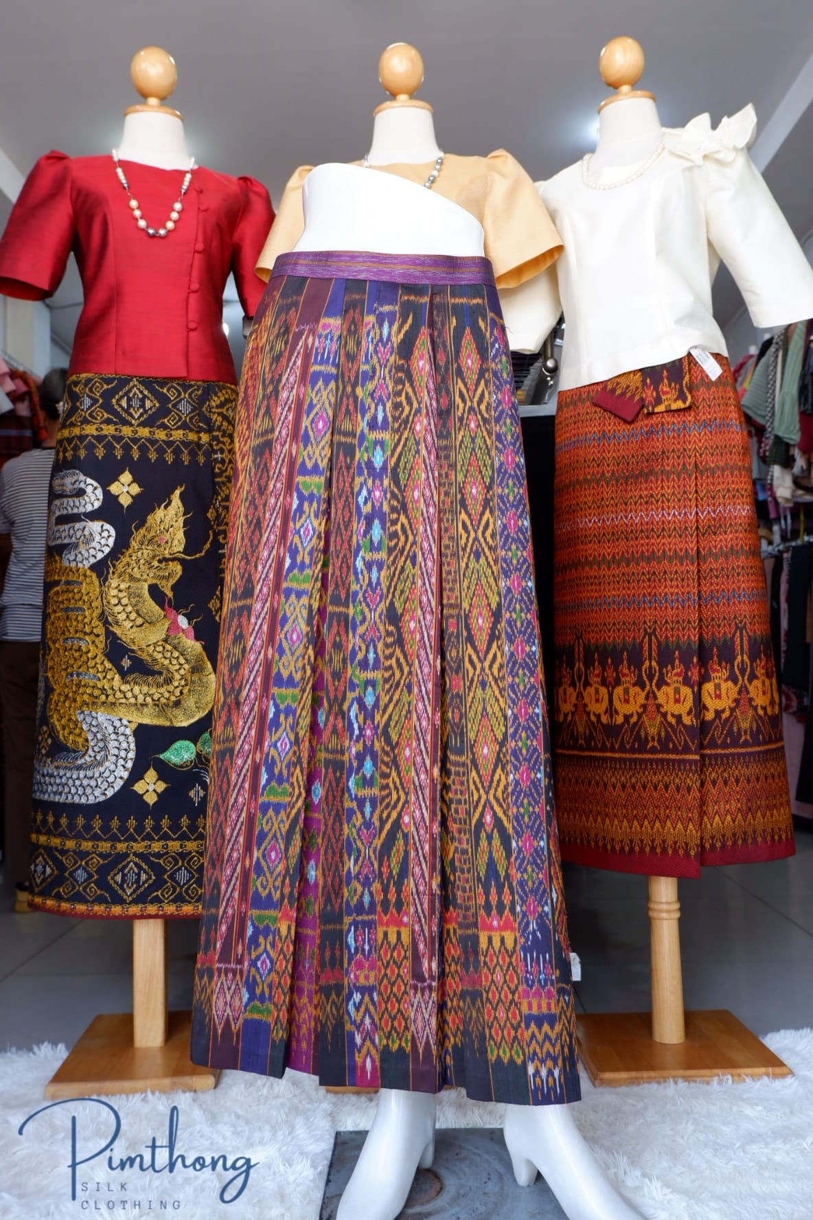 Mudmee silk skirt Made from real silk, 3 tako, waist size 28-32 inches, flowing water pattern, many colors, code WM-PTS-02086709152