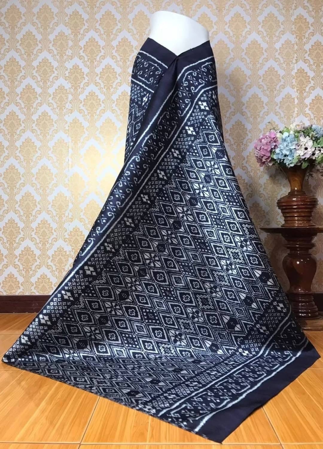 Mudmee silk sarong, 3 takor, size 1x2 meters, blue background, code R2Q-KN-05306712083