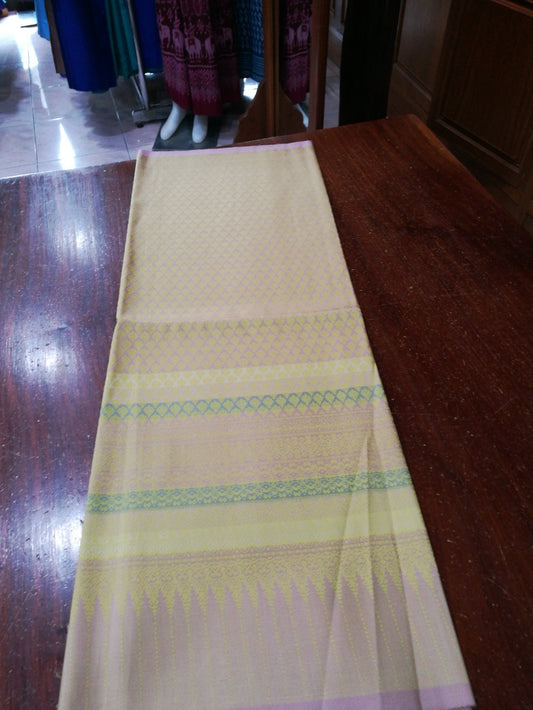 Sin Yok Surin silk, 100% pure silk, 32 tako, size 1x2 meters, light yellow background. N11-NY0926661545