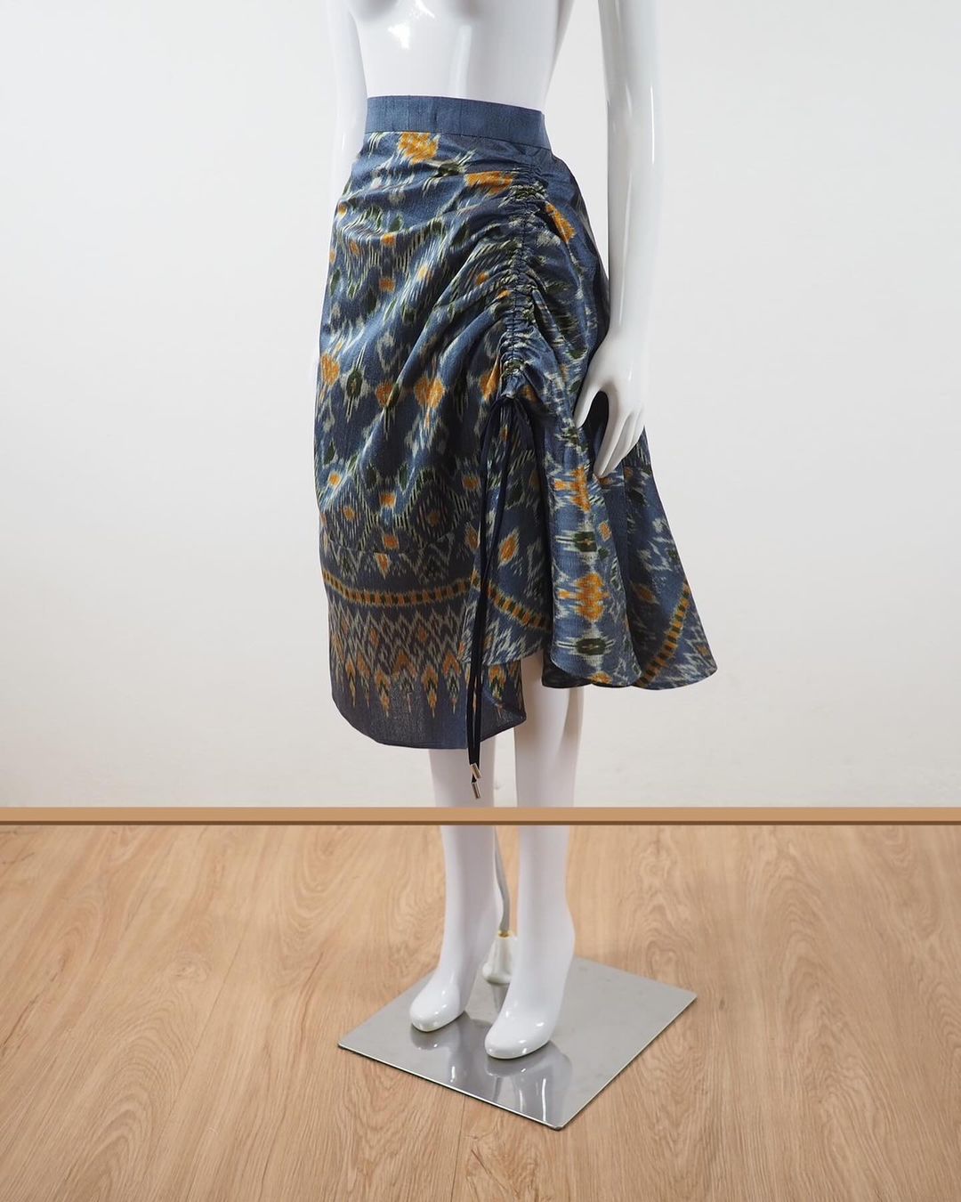 Order to sew a silk skirt (fabric not included) code CUT-51-0430672