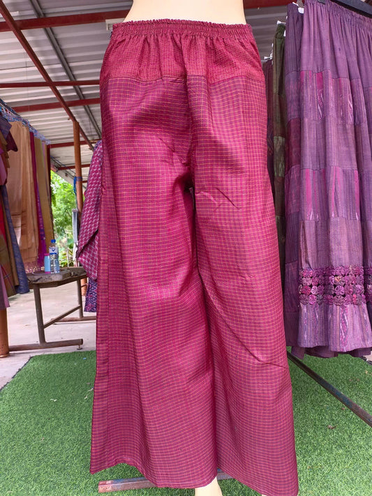 old silk pants Sewing from real silk, has side pockets, has a side zipper, and has a smock at the back of the waist. 28-30 hips 38-40 plaid, shades of red, code WT-ND0629664