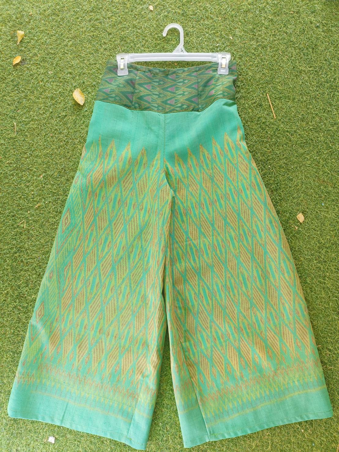 old silk pants Made from real silk, has side pockets, has a side zipper, has a smock at the back, waist 28-34, hips 40, shades of green and blue, code WT-ND-04306703.